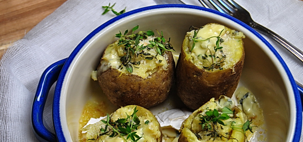 Młode ziemniaki faszerowane pleśniowym kozim serem (autor: rng ...