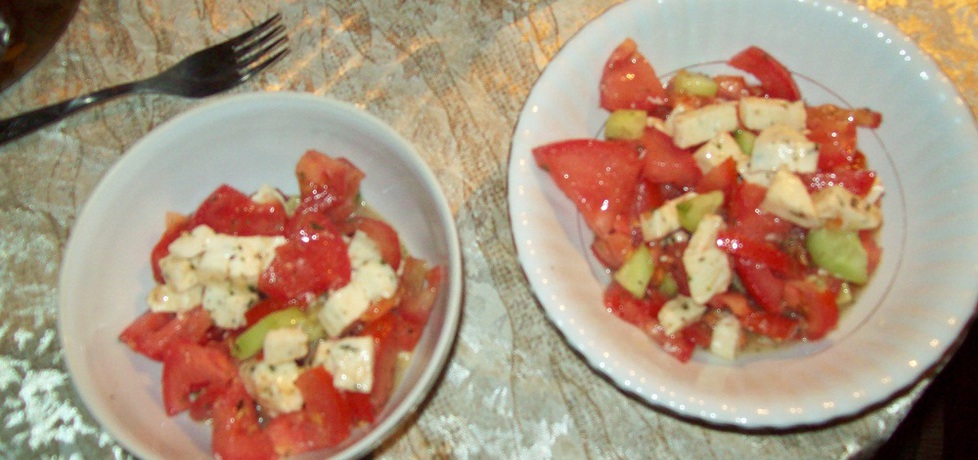 Sałatka pomidorowa z ogórkiem (autor: szarrikka)