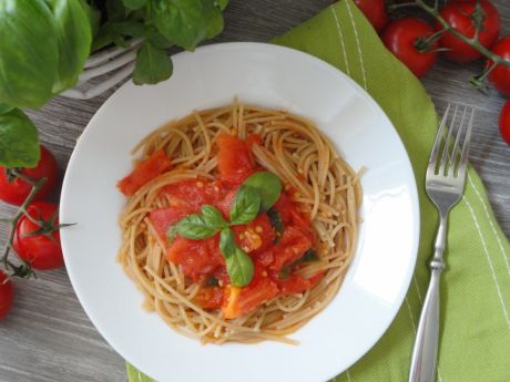 Przepis  sos ze świeżych pomidorów z bazylią przepis