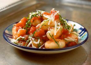 Gnocchi z pomidorami i bazylią  prosty przepis i składniki