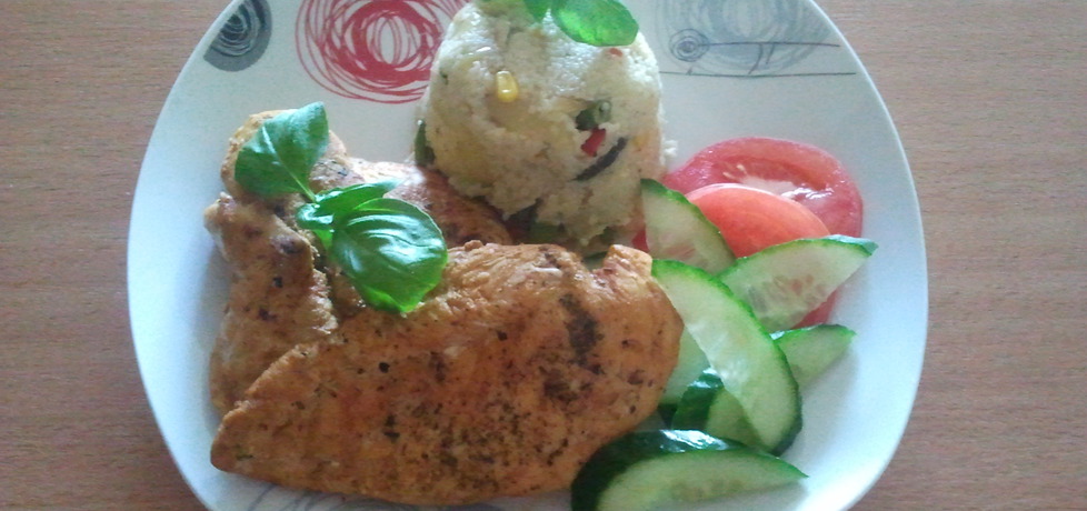 Grilowany kurczak z kaszą kuskus i warzywami (autor: mati19 ...