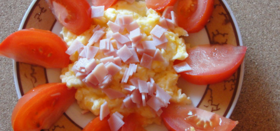 Jajecznica z szynką i pomidorami (autor: alaaa)