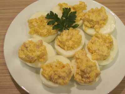 Jajka faszerowane szynką i serem