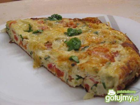 Przepis  puszysty omlet z warzywami i kiełbaską przepis