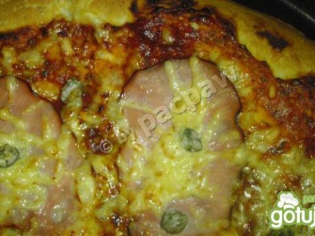 Przepis  pizza z krotoszyńską, kaparami przepis