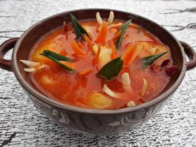 Zupa grochowa z pomidorami