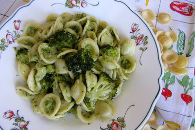 Makaron uszka z brokułem (orecchiette con broccoli ...