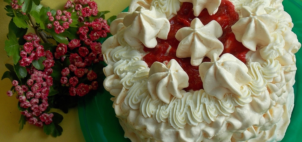 Bezowy tort rabarbarowo-malinowy (autor: mniam)