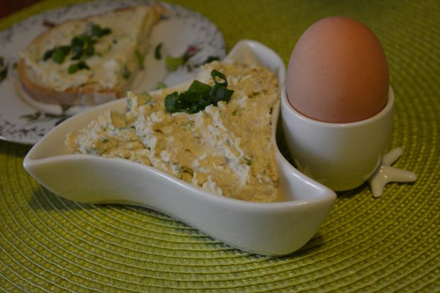 Przepis  pasta jajeczna z orzechami przepis