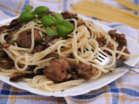 Przepis  spaghetti z wątróbką i pieczarkami przepis