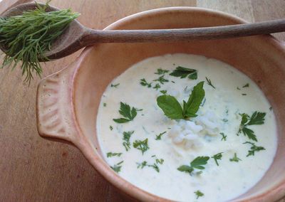 Macwnis supi (gruzińska zupa jogurtowa)