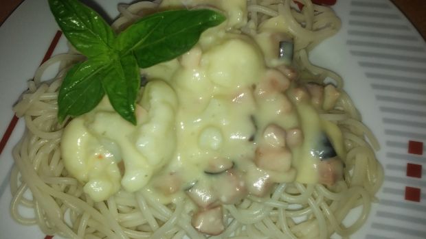 Przepis  spaghetti z kalafiorem i sosem serowym przepis