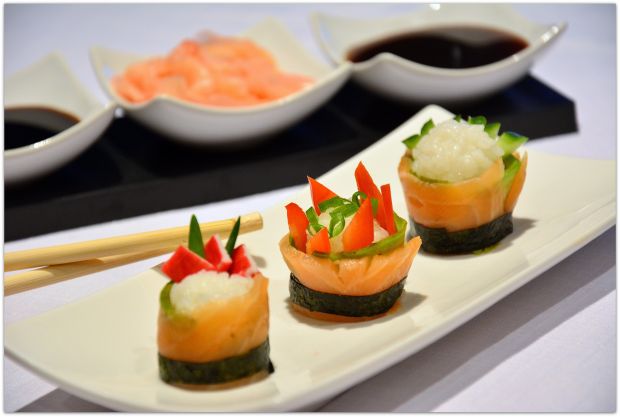 Przepis  sushi  salmon rolls przepis