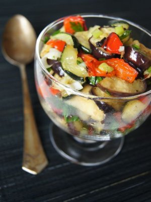 Sałatka z pieczonych warzyw  prosty przepis i składniki