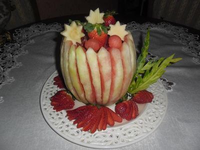 Owocowa sałatka w arbuzie