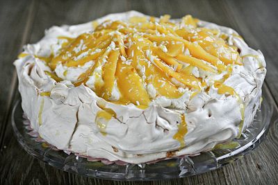 Tort pavlova z mango