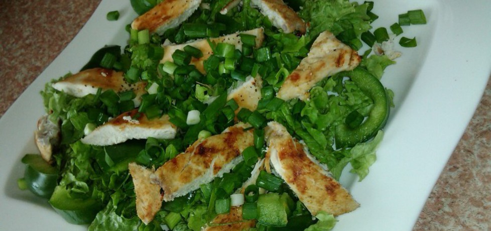 Zielona sałatka z grillowanym kurczakiem (autor: konczi ...