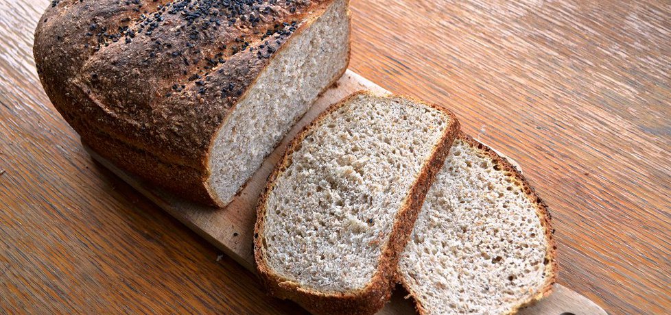 Chleb mieszany z sezamem i otrębami na zakwasie (autor: zolzica ...
