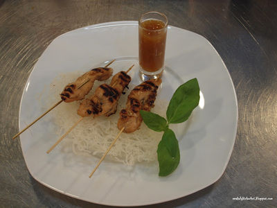 Kurczak teriyaki z makaronem ryżowym