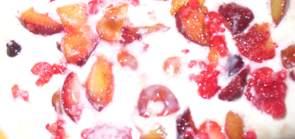 Owoce z jogurtem i maślanką (autor: jagoda5913)