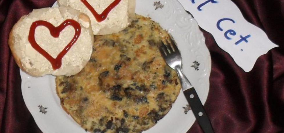 Omlet z duszoną cebulą, pieczarkami i czosnkiem (autor: mcs ...
