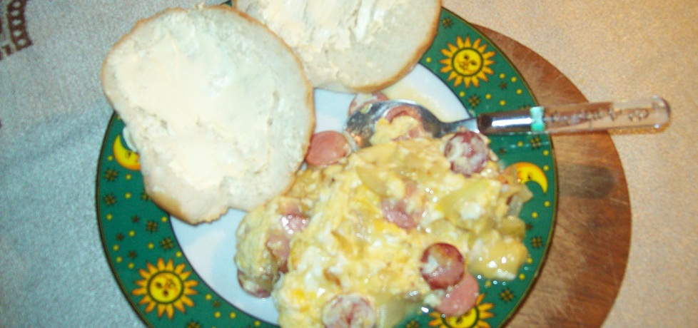 Jajecznica z serem i parówkami (autor: szarrikka)