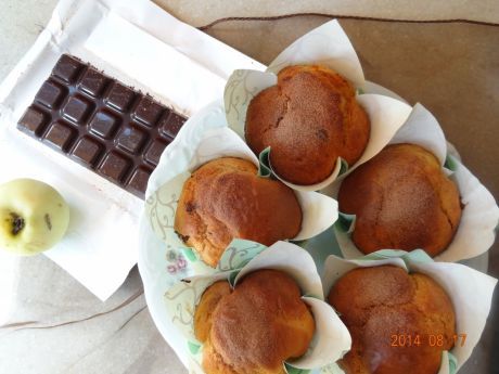 Przepis  muffinki z tartym jabłkiem i czekoladą przepis