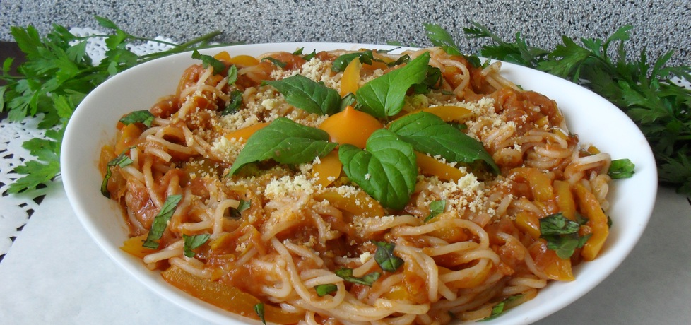 Makaron typu spaghetti ze smażonym bakłażanem (autor: urszula ...