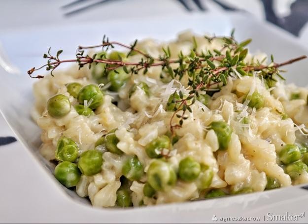 Kremowe risotto z groszkiem, cytryną, świeżym tymiankiem i śmietaną