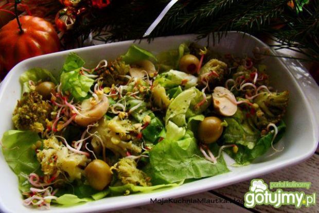 Przepis  sałatka z brokułami i oliwkami przepis