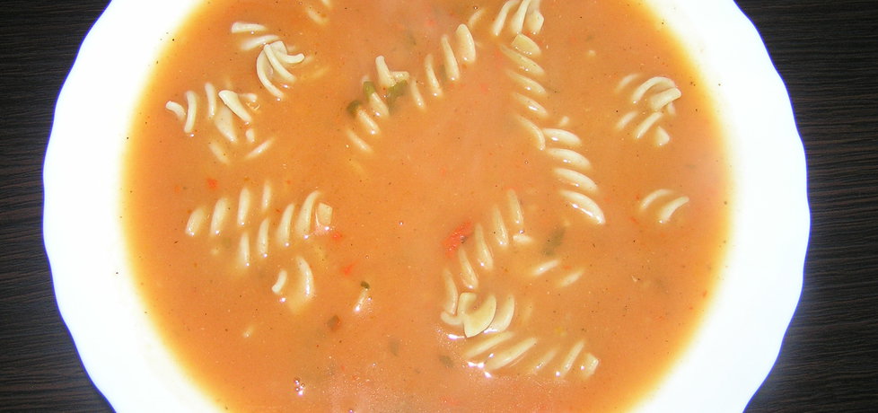 Zupa pomidorowa z ciemnym makaronem (autor: olivka ...