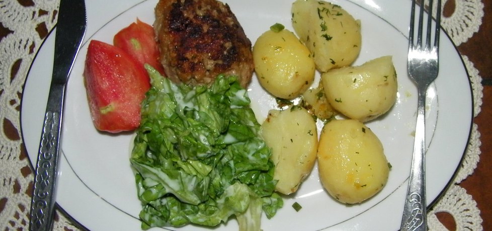 Kotlety mielone z ziemniakami, sałatą i pomidorem (autor: janek ...