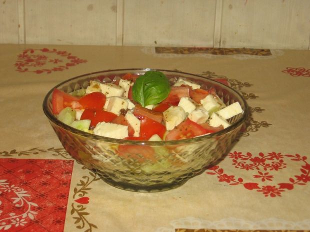 Przepis  sałatka z pomidorem i mozzarellą przepis