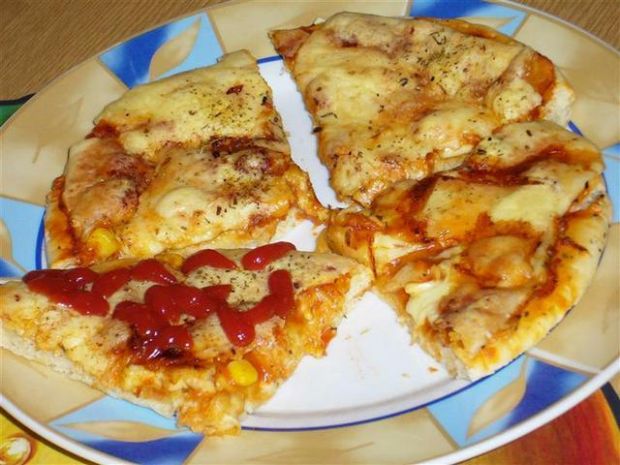 Przepis  pizza z kurczakiem i mozzarellą przepis