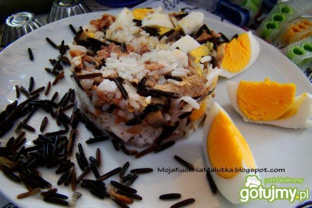 Przepis  sałatka ryżowa z tuńczykiem i pieczarką przepis