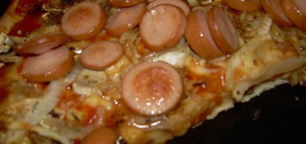 Pizza z parówką i pieczarkami (autor: justyna54)