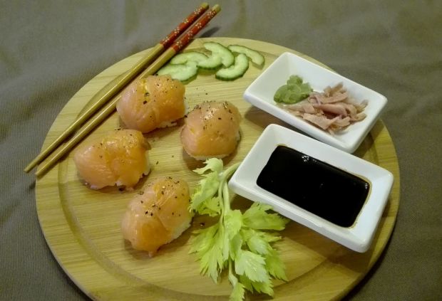 Przepis  nigiri sushi z łososiem przepis