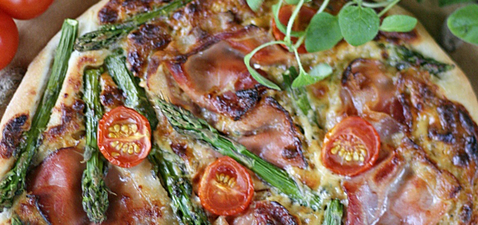 Pizza ze szparagami i szynką parmeńską (autor: kuchnia