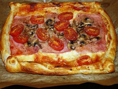 Niby pizza na cieście francuskim