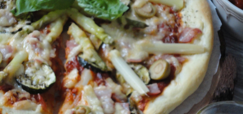 Pizza ze szparagami (autor: klorus)