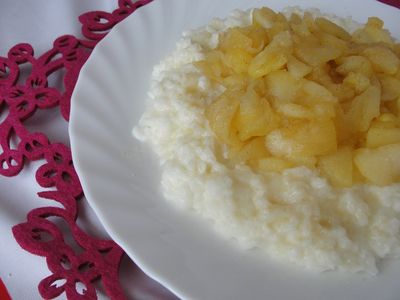 Jabłka z ryżem na mleku kokosowym
