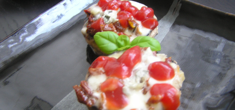Pieczarki zapiekane z gorgonzolą i suszonymi pomidorami (autor ...