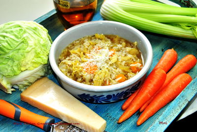 Toskańska zupa minestra di cavolo e riso