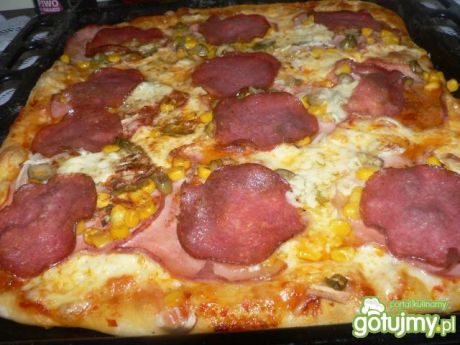 Przepis  pizza z wędliną i zielonymi oliwkami przepis