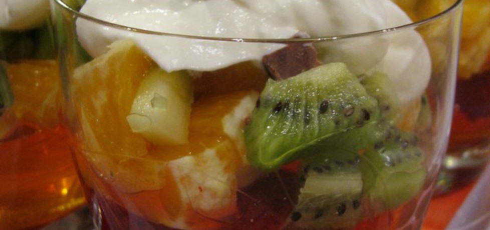 Galaretkowy deser z owocami i bitą śmietaną (autor: smakchwili ...
