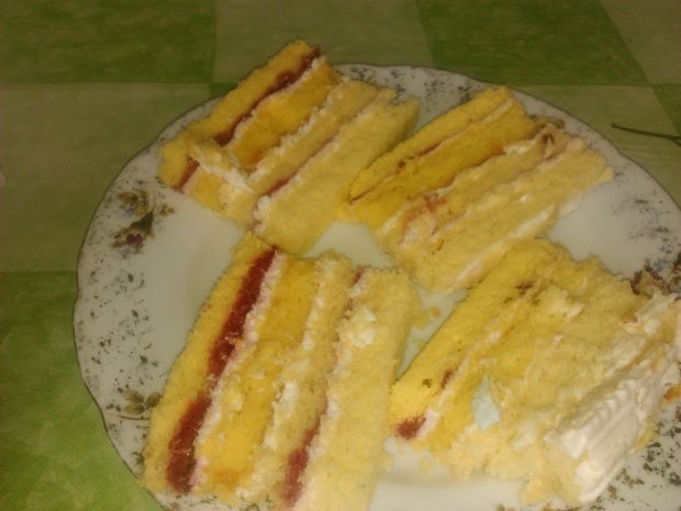 Przepis  tort mascarpone z truskawkami przepis
