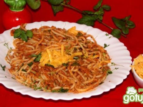 Przepis  spaghetti z sosem na mięsie po rosole przepis
