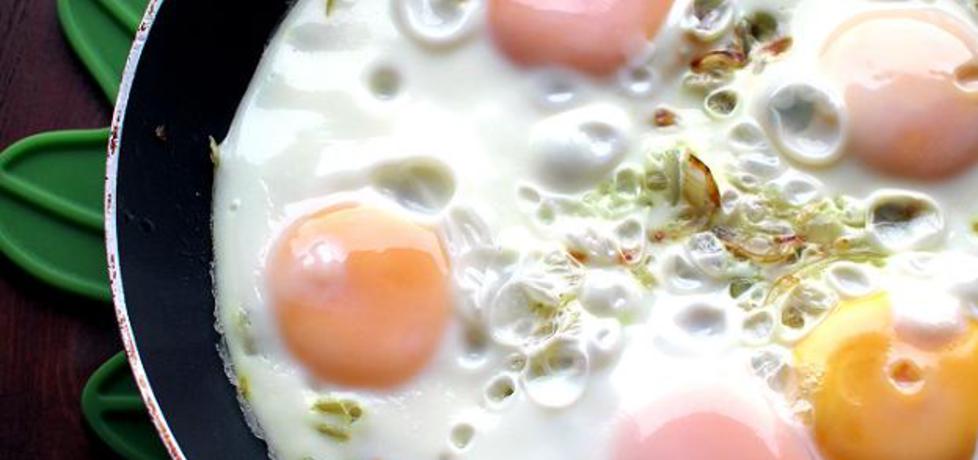 Jajka sadzone na duszonej cebulce (autor: dorota20w ...