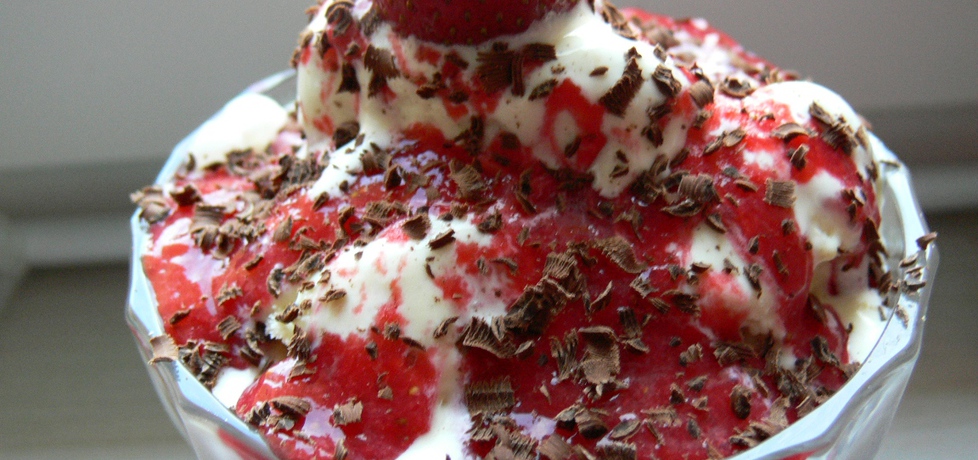 Deser lodowy z truskawkowym musem (autor: bernadettap ...