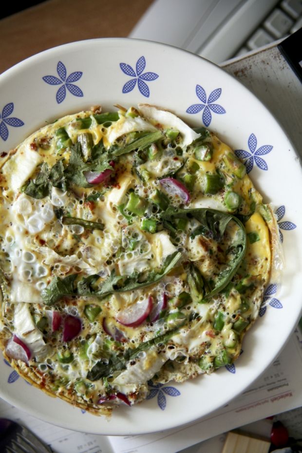 Przepis  omlet z warzywami i zielskiem przepis